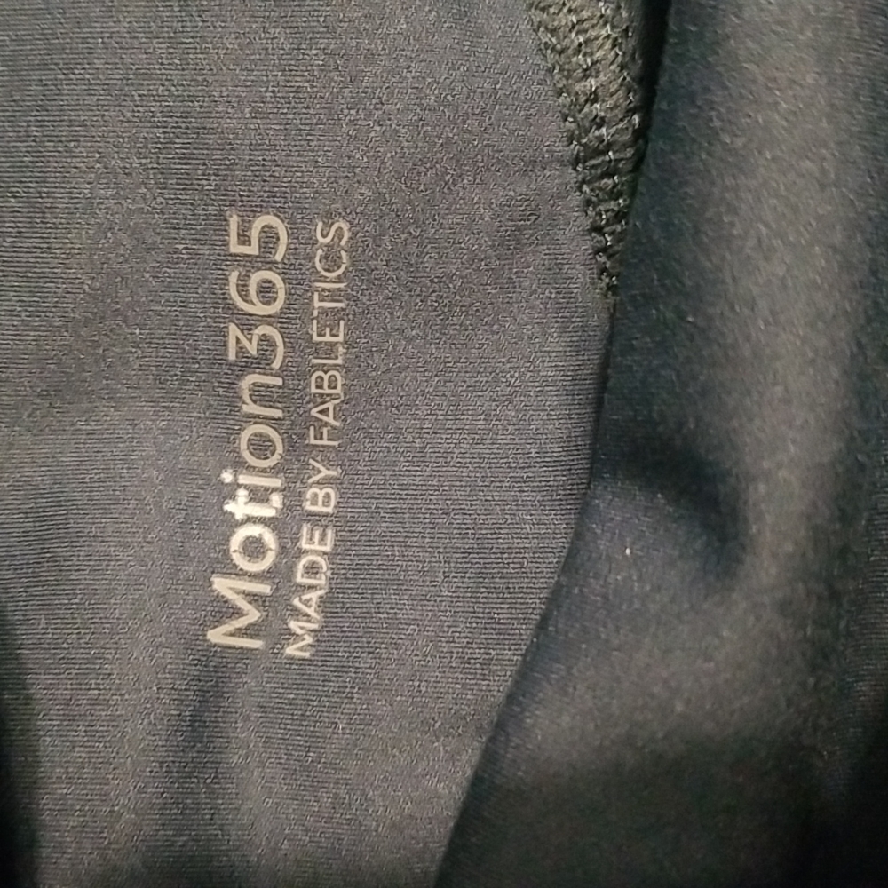 Fabletics Capris - image 3